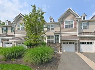 6 Masterson Ct, Waldwick, NJ 07463