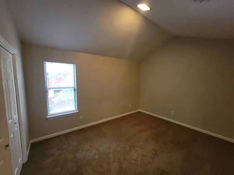 151 Chalet North Ct — Photo 10