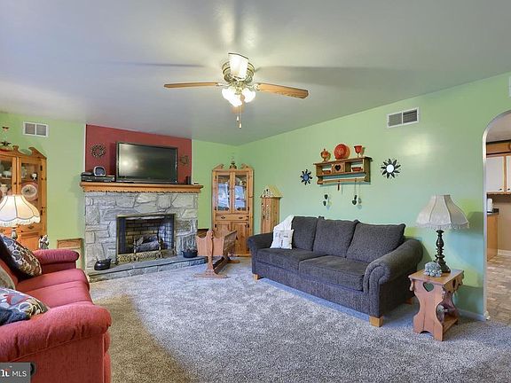4th image of 2482 Ellendale Dr