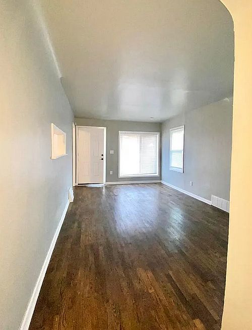1st image of 11831 Beaconsfield Ave