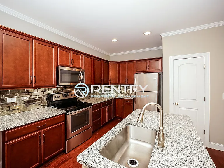 2506 Gallery Dr — Photo 7