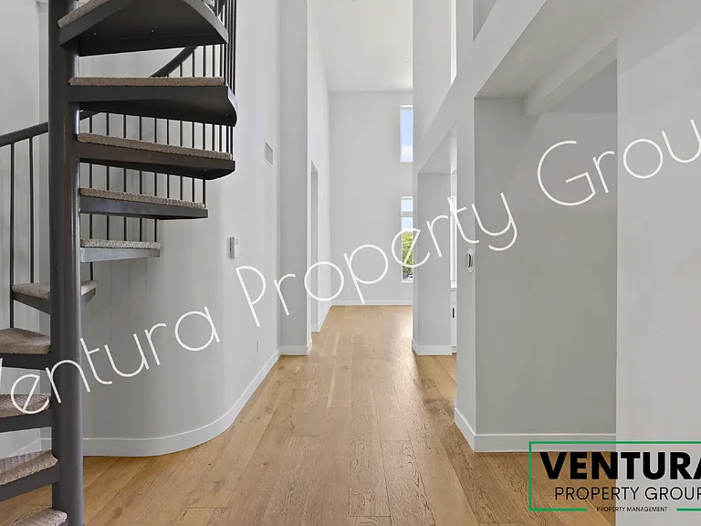 1901 S Victoria Ave #204 — Photo 22