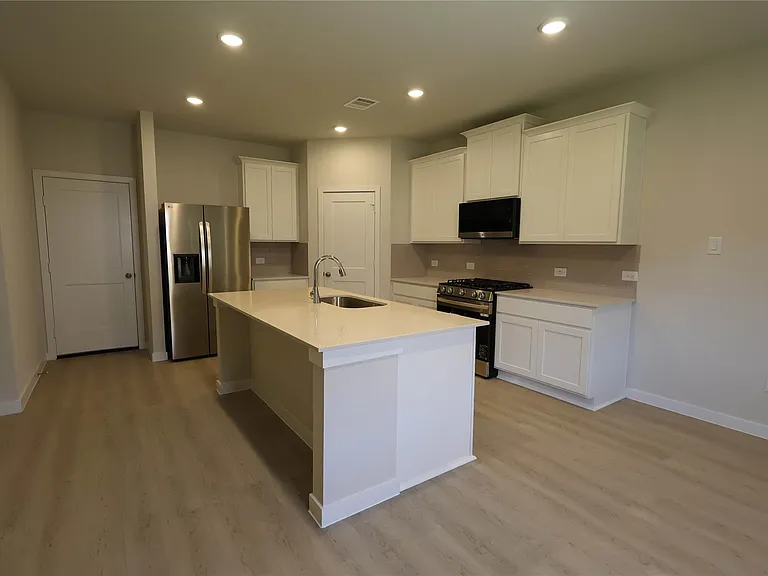 7757 Bergamot Cir — Photo 4