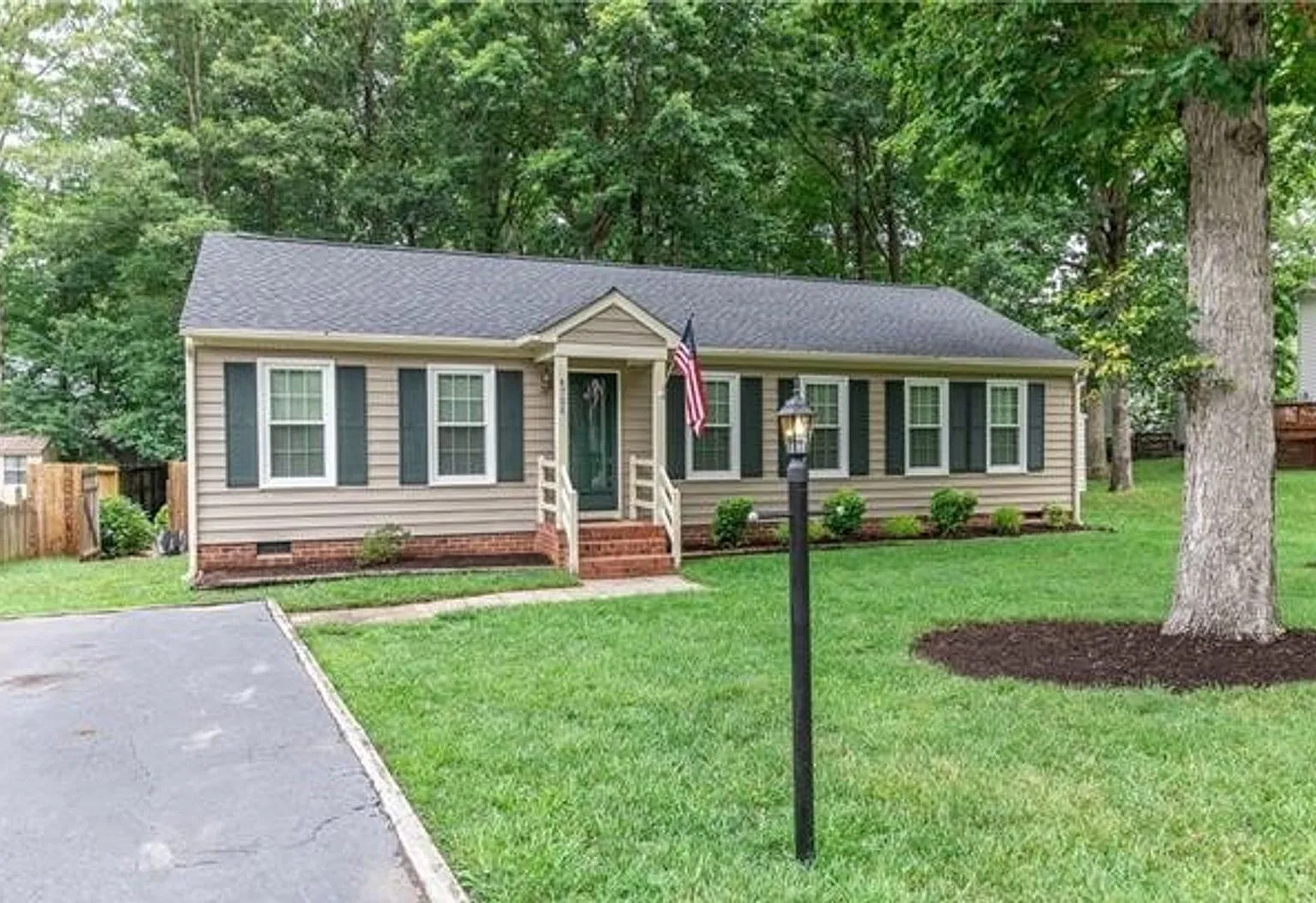 3 bed, 2.0 bath, 1152 sqft, $1,900 — Photo 2