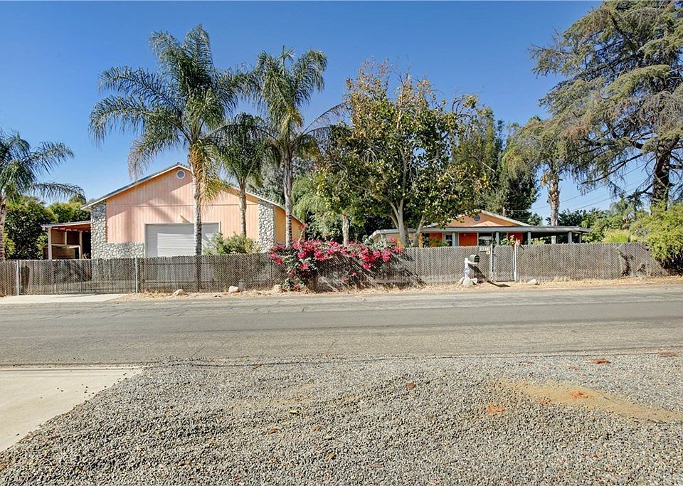 2nd image of 34871 Cherry St