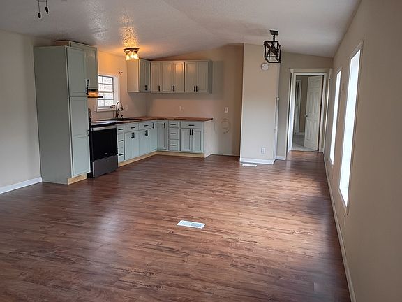 4th image of 51 Thomas Rd