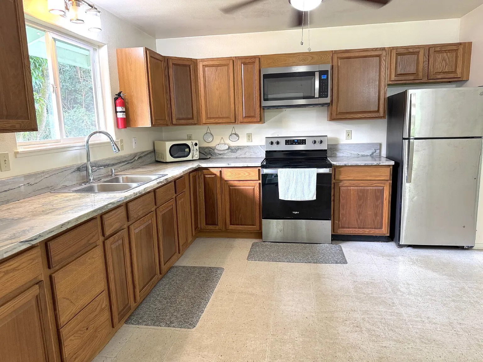 3 bed, 2.0 bath, 1120 sqft, $1,800 — Photo 2