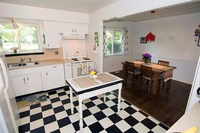 2721 Lillian Rd photo 1