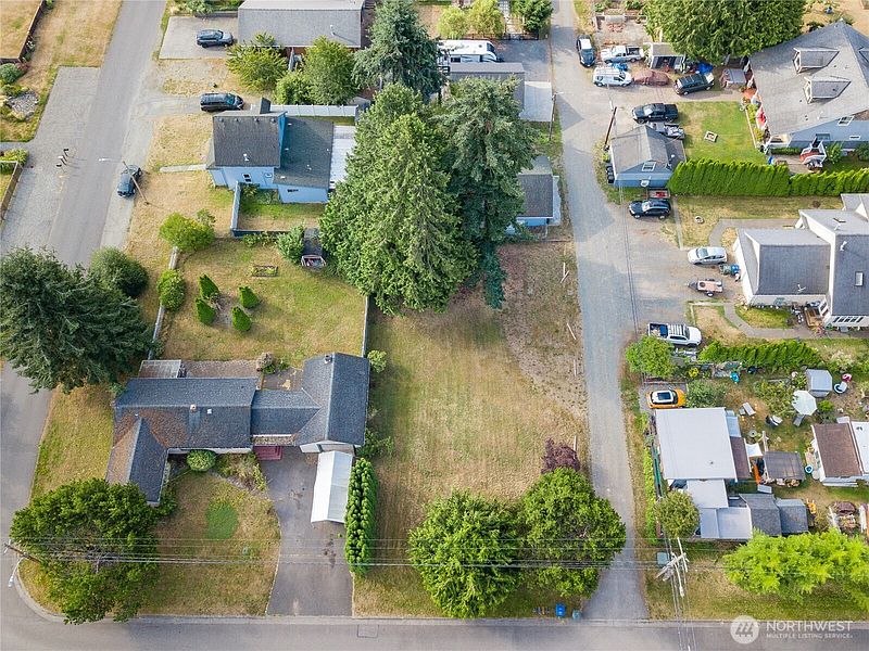 3rd image of 677 A Adelia Street
