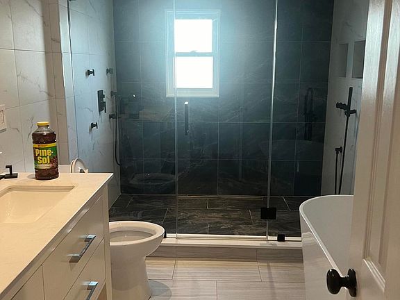 5th image of 3275 Victory Blvd APT 1