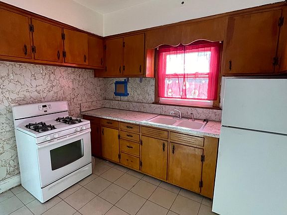 2nd image of 195 Cedar Ave #2