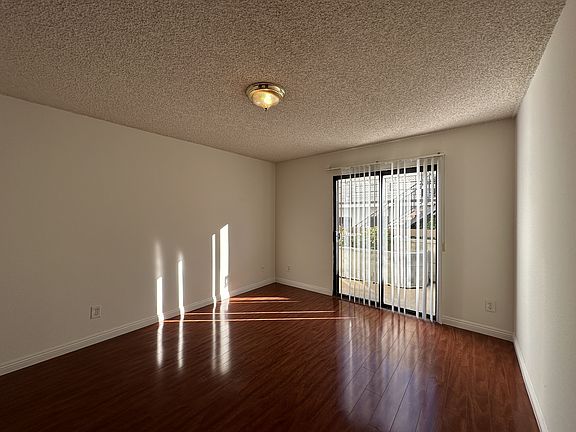 3rd image of 1110 E Wilson Ave