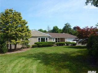 5 Sunflower Ct, Coram, NY 11727