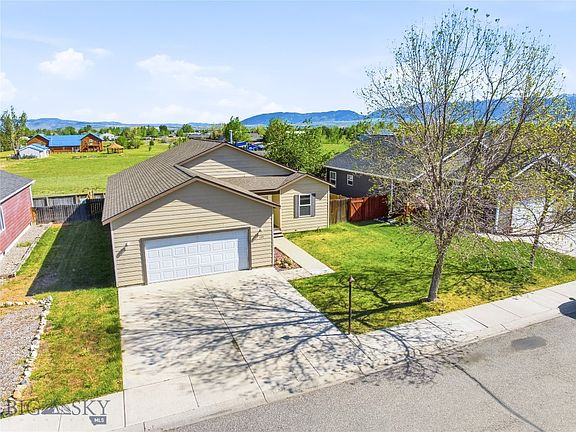 3rd image of 539 N River Rock Dr