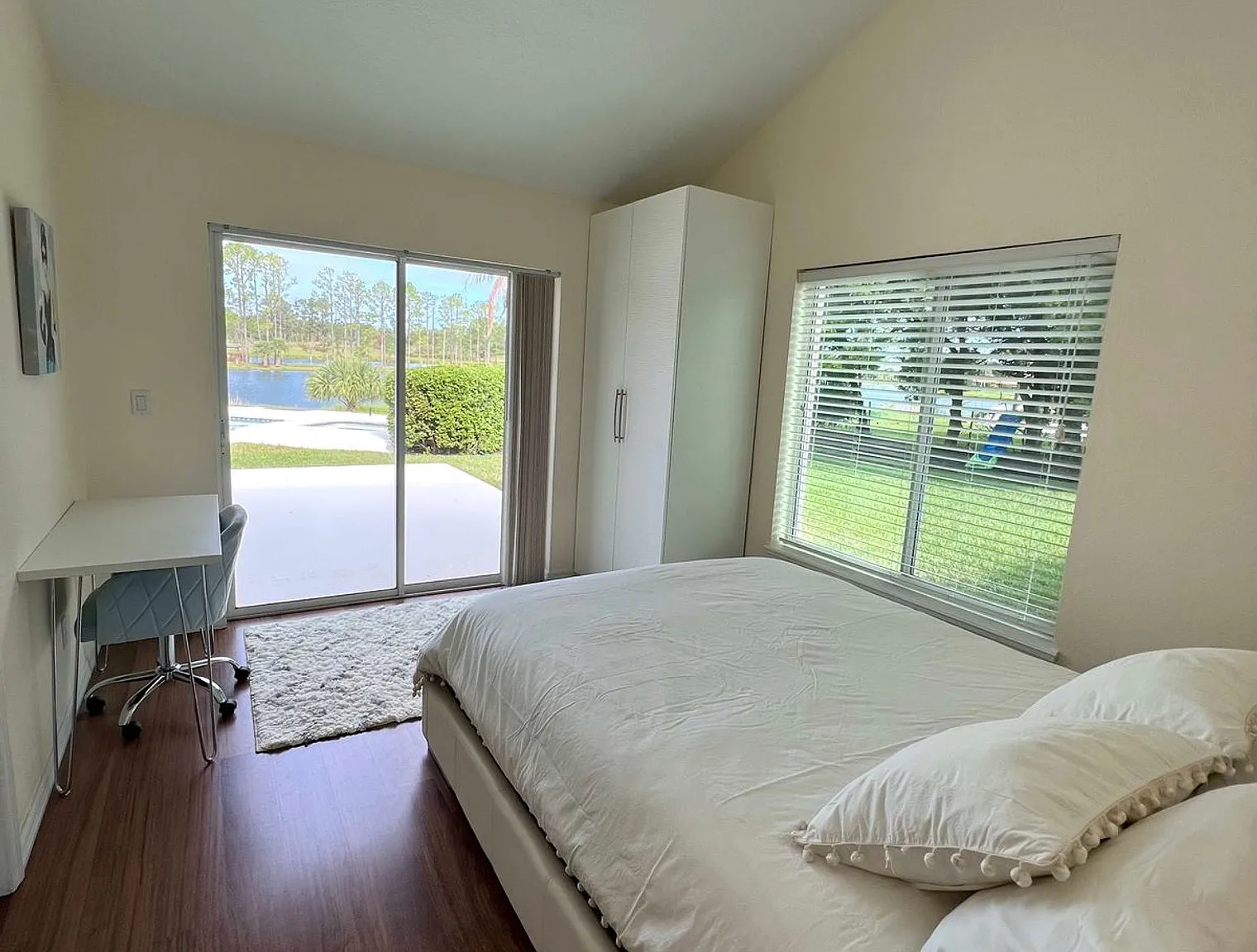 2 bed, 2.0 bath, 2271 sqft, $7,050 — Photo 3