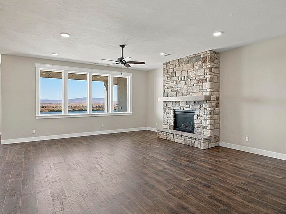 5th image of 359 Panoramic Dr