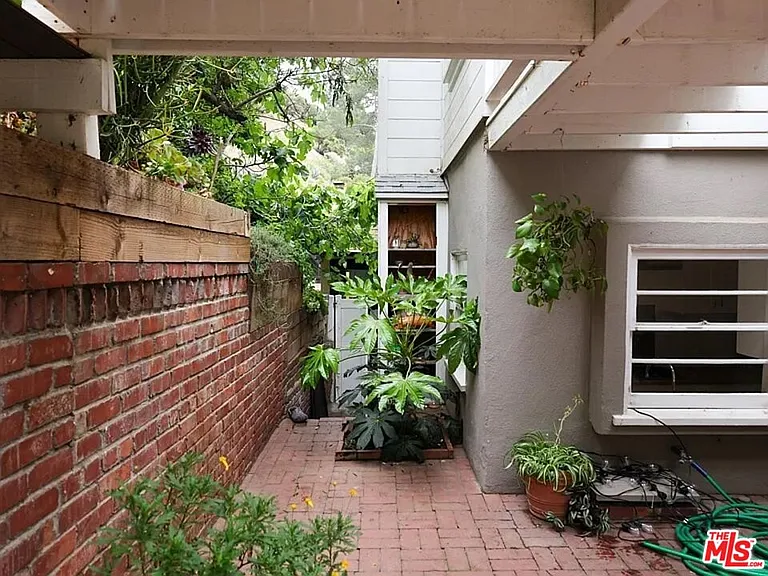 1322 N Beverly Glen Blvd — Photo 17