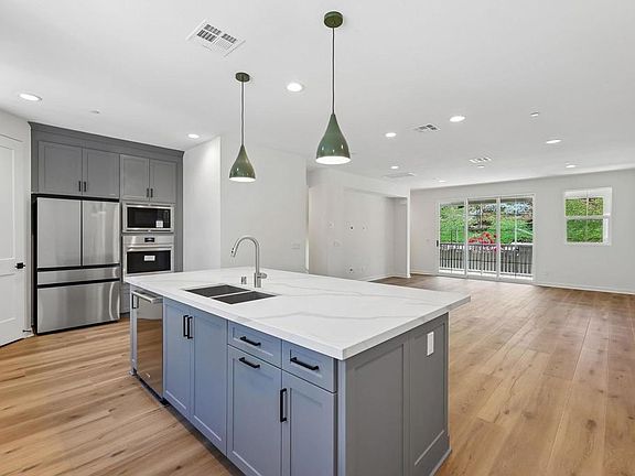 3rd image of 4949 Thistle Way