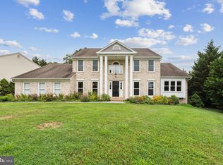 10313 Lewis Knolls Dr, Oakton, VA 22124