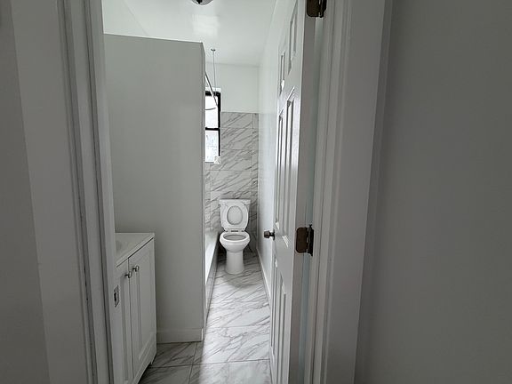 5th image of 1246 Stratford Ave #2F