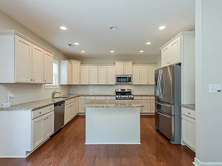 1517 The Arts Dr — Photo 2