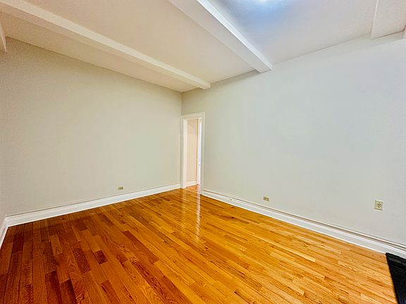 3rd image of 115 W 71st St APT 7D