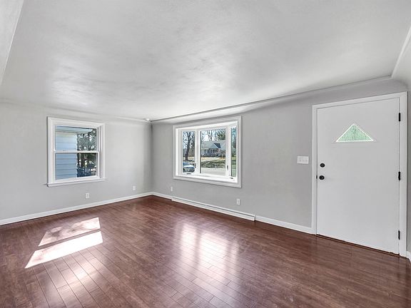 3rd image of 2940 N Oneida St