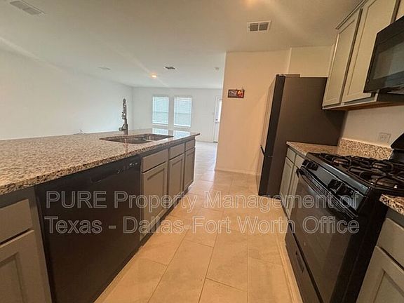 5th image of 2929 Dora Dr