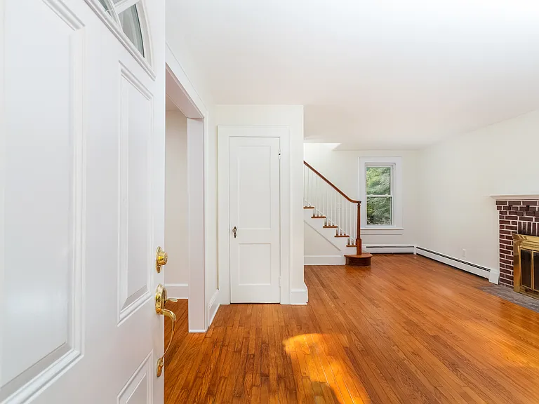 31 Hillandale Rd — Photo 7
