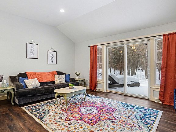 2nd image of 1015 Moreland St
