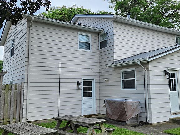 3rd image of 2009 Peachtree Ln