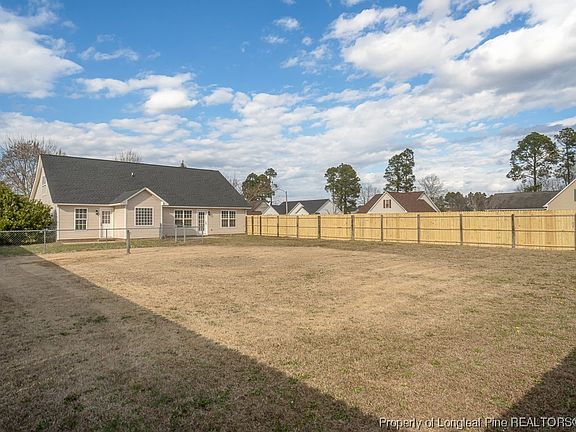 3rd image of 105 Lilac Ct