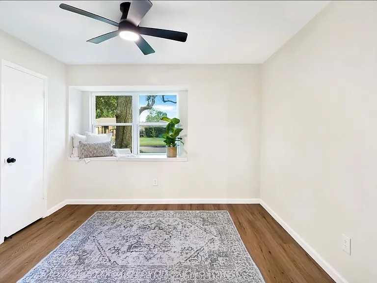 13806 Wickersham Ln — Photo 11