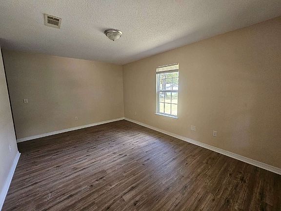 2nd image of 2040 E Roberts Rd