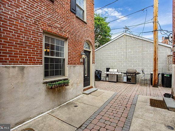 4th image of 525 Fitzwater St APT 2