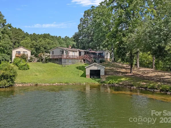 403 Nivens Cove Rd, Mount Holly, NC 28120
