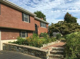 36 Canonchet Dr, Portsmouth, RI 02871