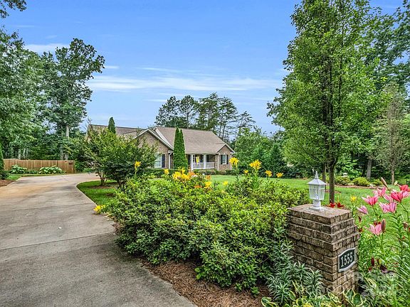 5th image of 1555 Oaklin Ln