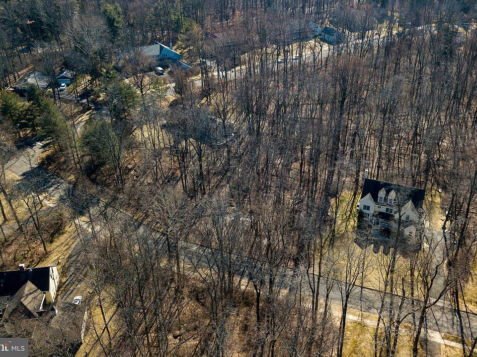 2nd image of 33 Ross Stevenson Cir