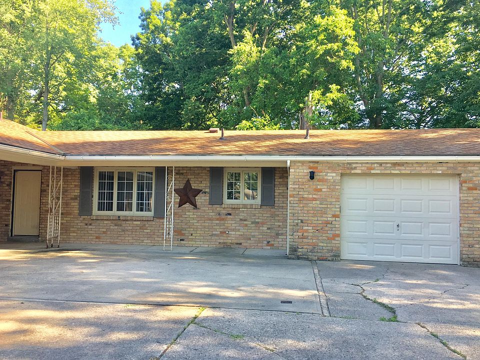 Full brick apartment with 1 attached car garage