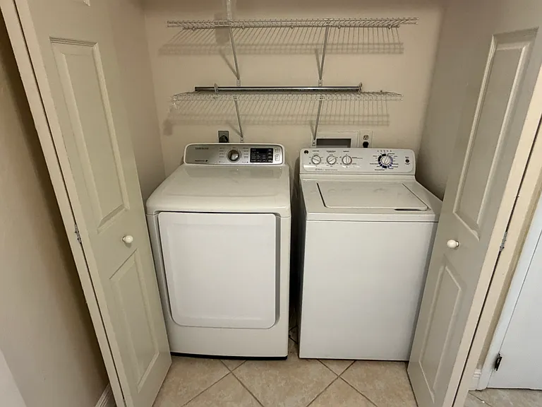 1005 SW 48th Ter #1 — Photo 16