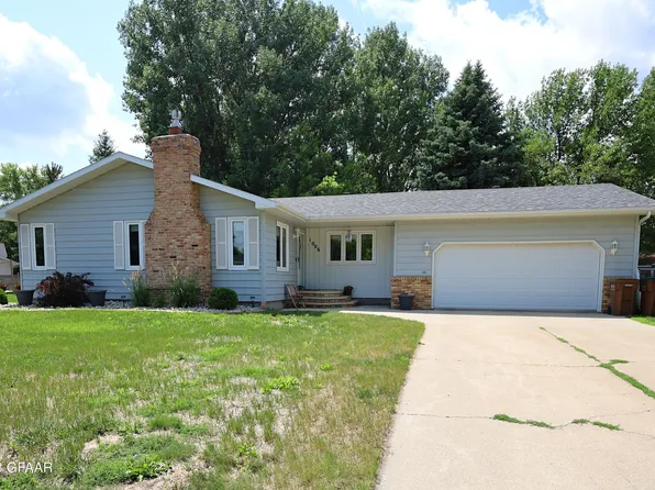 1006 James Ave SE, East Grand Forks, MN 56721