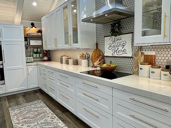 Alt kitchen view 