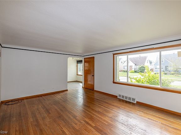 3rd image of 8324 Ivandale Dr
