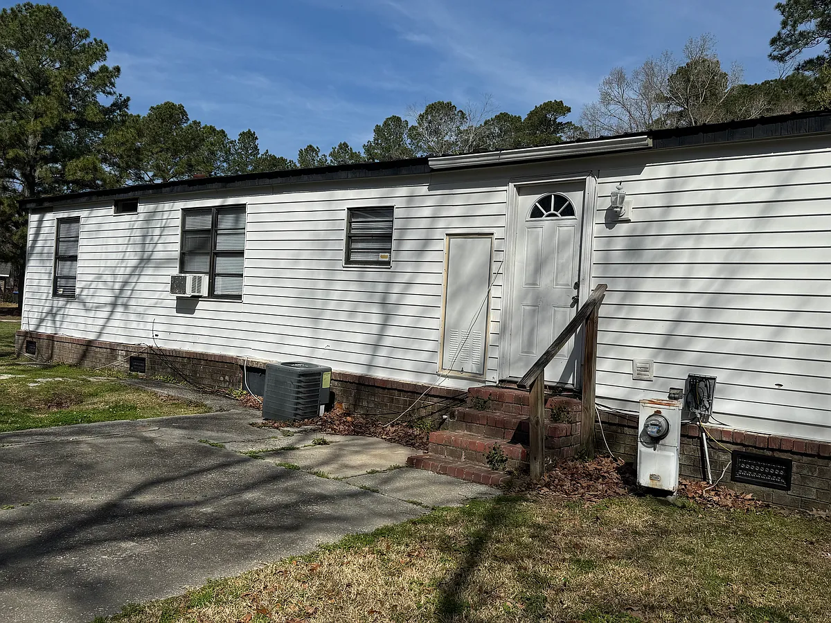 Building Photo - 111 Langley Dr