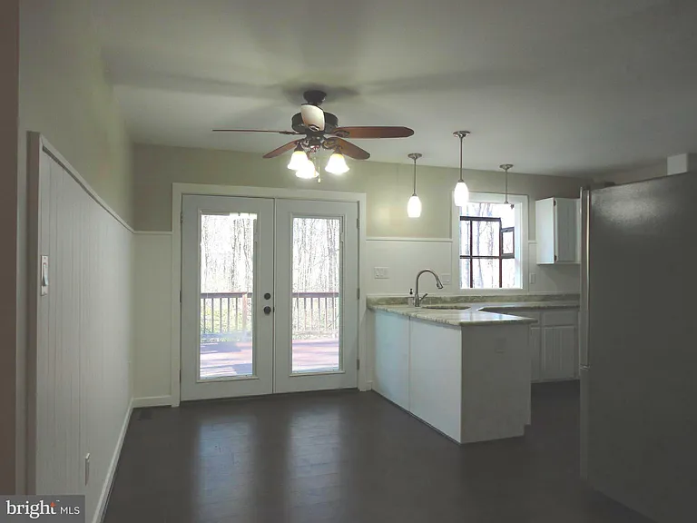 814 Rustic Ln — Photo 16