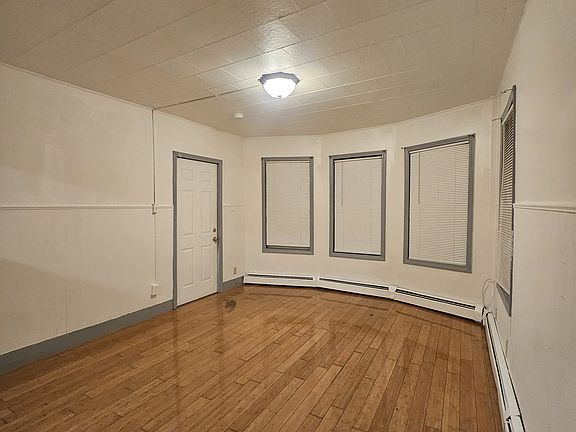 4th image of 14-14-14A Bennington St #2