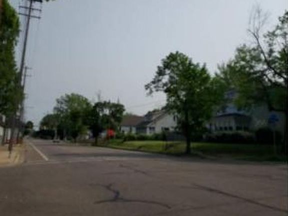 Exterior Neighborhood (street photo)