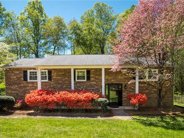 6125 Farrior Dr, Clemmons, NC 27012