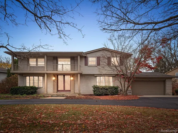 5707 Woodwind Dr, Bloomfield Hills, MI 48301